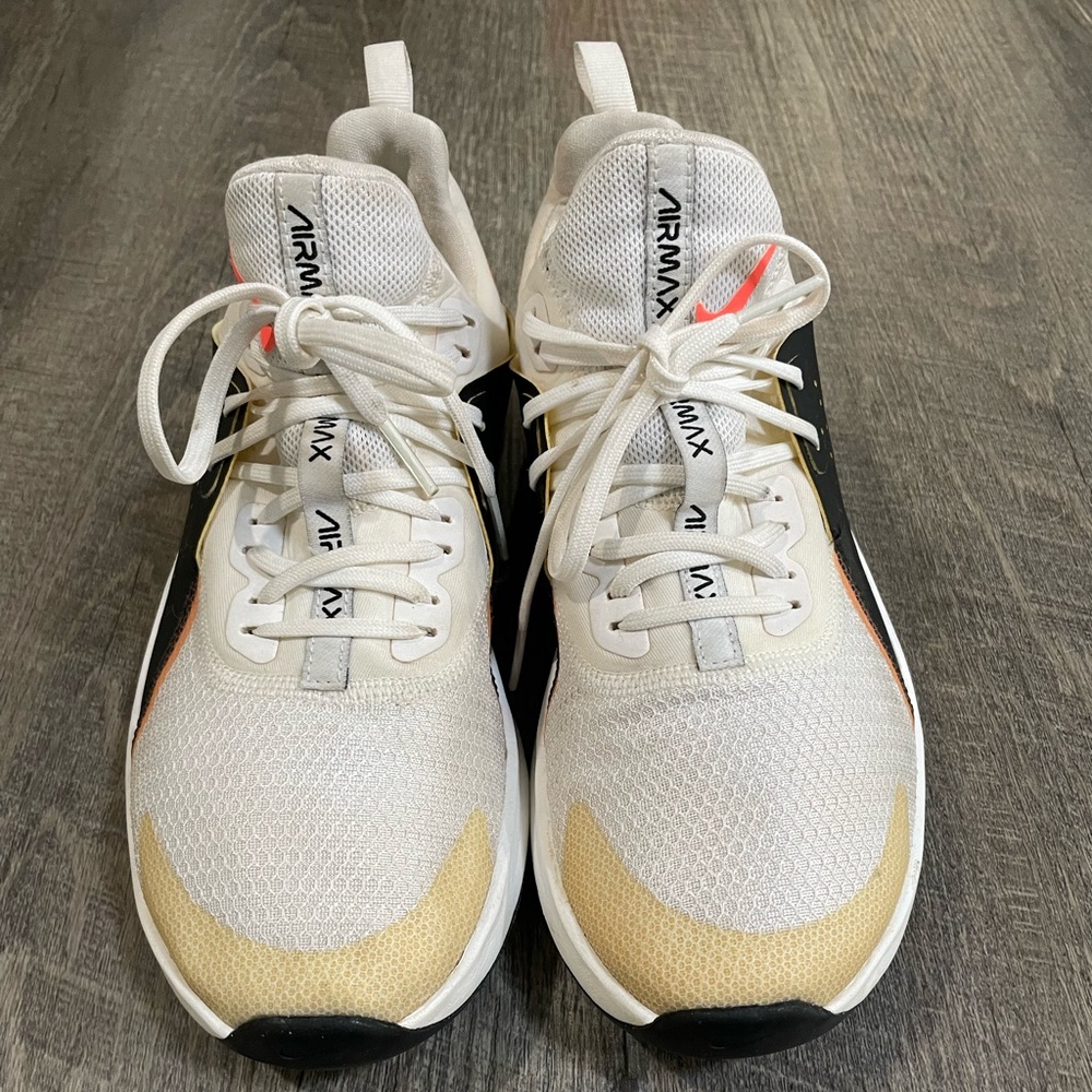 Nike - Wmns Nike Air Max Bella Size 8.5